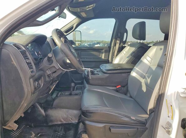3C63RRGL0NG338337 2022 RAM 3500 White Front interior view