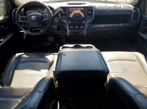 3C63RRGL0NG338337 2022 RAM 3500 White Dashboard view