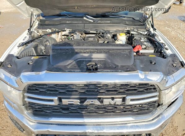 3C63RRGL0NG338337 2022 RAM 3500 White Engine compartment view