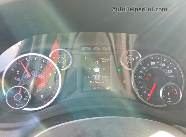 3C63RRGLXSG554711 2025 RAM 3500 Charcoal ხელსაწყოთა პანელის ხედი