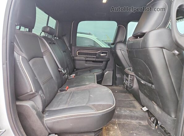 3C63RRJL2SG538642 2025 RAM 3500 Белый Вид задних сидений