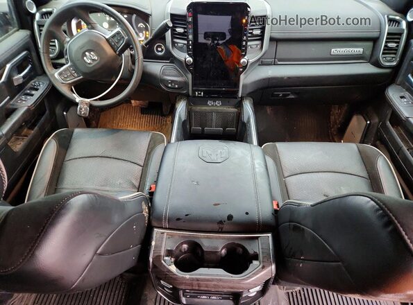 3C63RRJL2SG538642 2025 RAM 3500 Белый Вид панели приборов