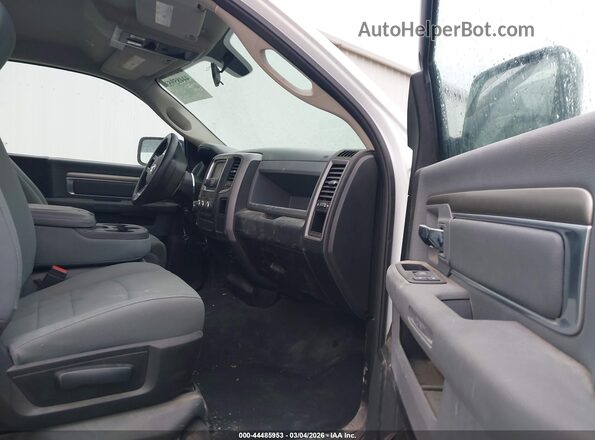 3C6JR6DT8LG305190 2020 RAM 1500 CLASSIC White Front interior view