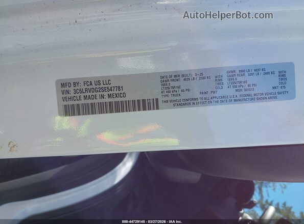 3C6LRVDG2SE547781 2025 RAM PROMASTER 2500 White Vista del compartimento del motor