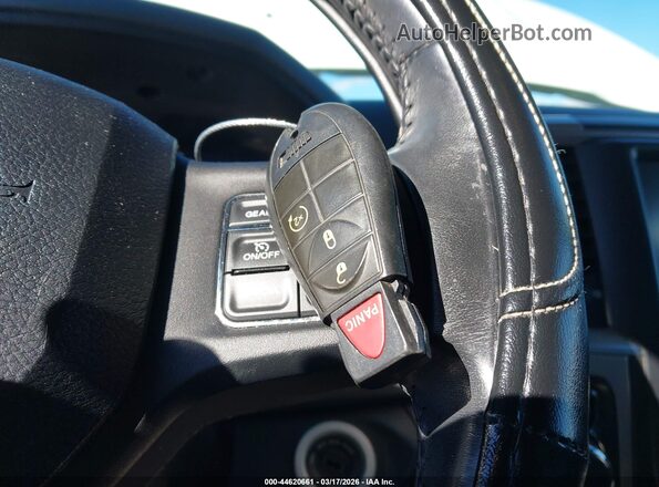 3C6RR7LT2GG181403 2016 RAM 1500 Белый Вид панели приборов