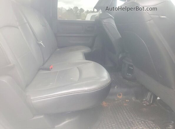 3C6UR4HJ7NG398331 2022 RAM 2500 White Vista de los asientos traseros