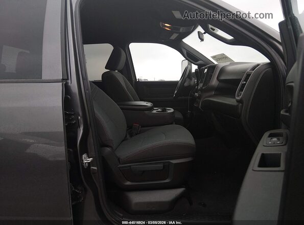 3C6UR5CL2NG393018 2022 RAM 2500 Gray Widok wnętrza z przodu