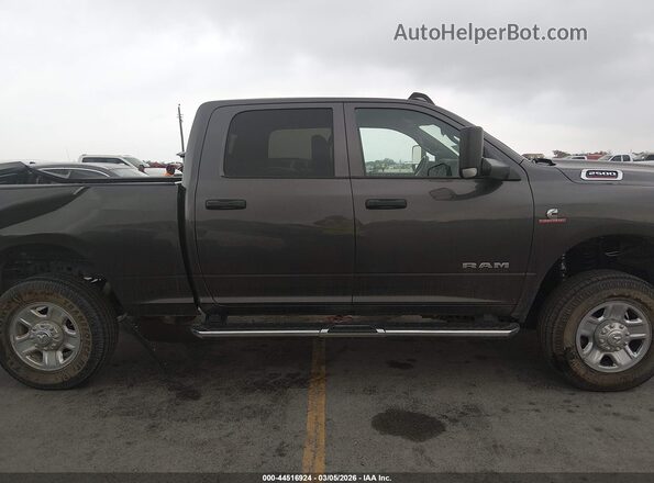 3C6UR5CL2NG393018 2022 RAM 2500 Gray Widok wnętrza z tyłu