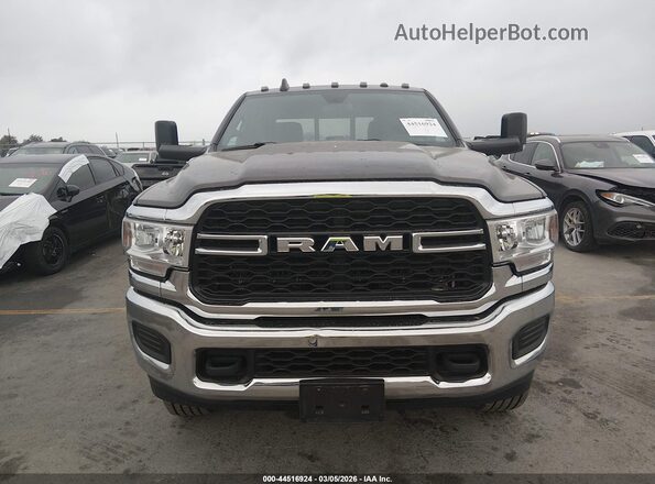 3C6UR5CL2NG393018 2022 RAM 2500 Gray Widok zestawu wskaźników