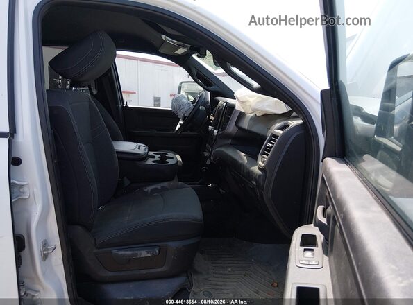 3C6UR5CL3RG316812 2024 RAM 2500 White Front interior view