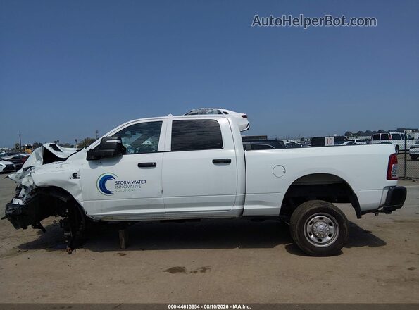 3C6UR5CL3RG316812 2024 RAM 2500 White 360 interior view