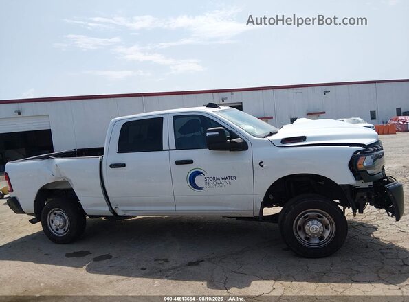 3C6UR5CL3RG316812 2024 RAM 2500 White Rear interior view