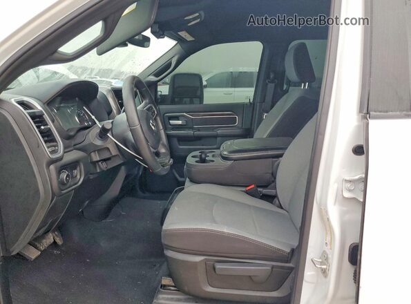 3C6UR5DLXRG126780 2024 RAM 2500 White Front interior view