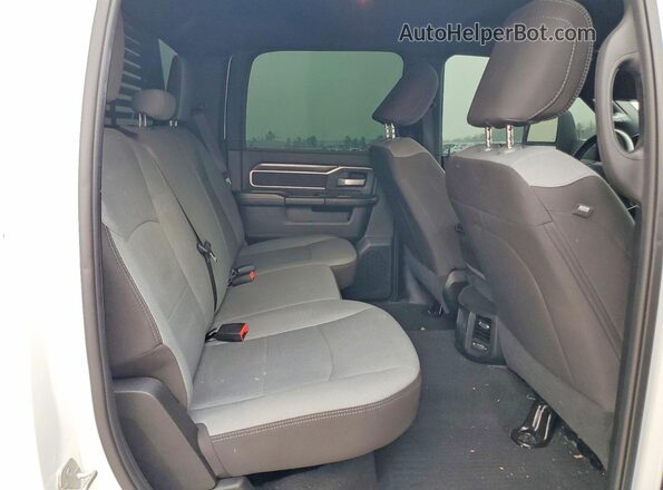 3C6UR5DLXRG126780 2024 RAM 2500 White Rear seats view