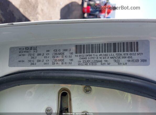 3C6UR5FL2JG350448 2018 RAM 2500 White Vista del compartimento del motor