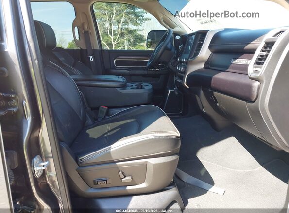 3C6UR5FL4NG254357 2022 RAM 2500 Black Front interior view