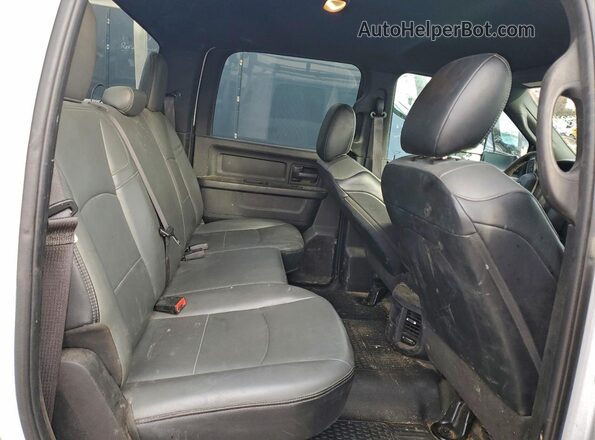 3C7WRTCJ9MG593531 2021 RAM 3500 White Rear seats view