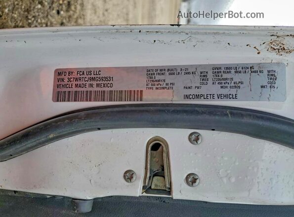3C7WRTCJ9MG593531 2021 RAM 3500 White Engine compartment view