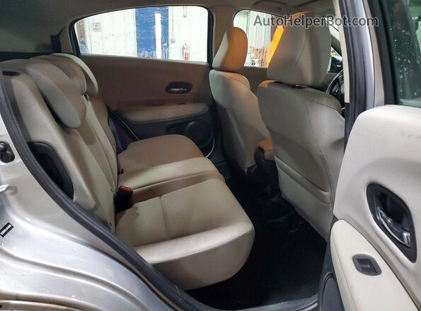 3CZRU5H3XJM706988 2018 HONDA HR-V Silver Widok wnętrza z tyłu