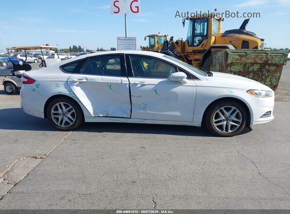 3FA6P0H78GR330797 2016 FORD FUSION White Widok wnętrza z tyłu