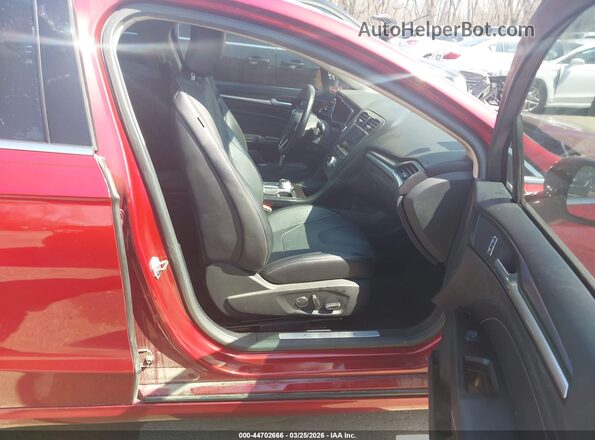 3FA6P0K97HR367335 2017 FORD FUSION Красный Вид салона спереди