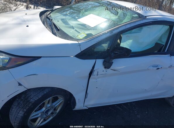 3FADP4EJ4JM112858 2018 FORD FIESTA White Front view