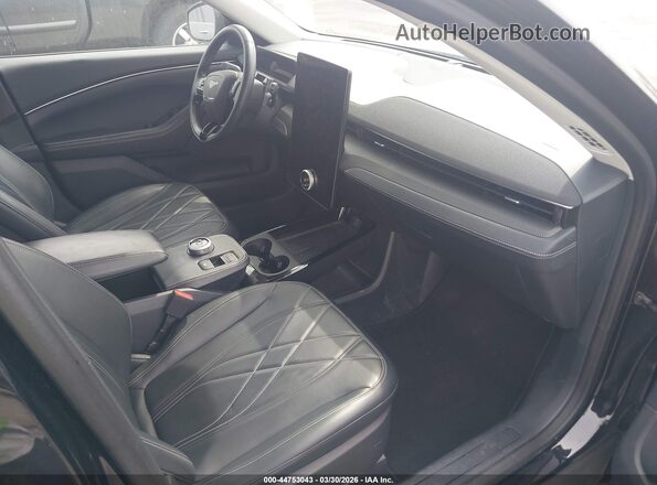 3FMTK1R41RMA23733 2024 FORD MUSTANG MACH-E Black Front interior view