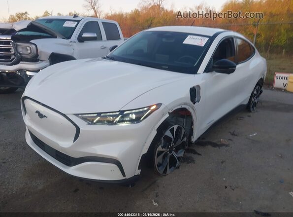 3FMTK1R44SMA10724 2025 FORD MUSTANG MACH-E White წინა მარცხენა ხედი სამი მეოთხედიდან