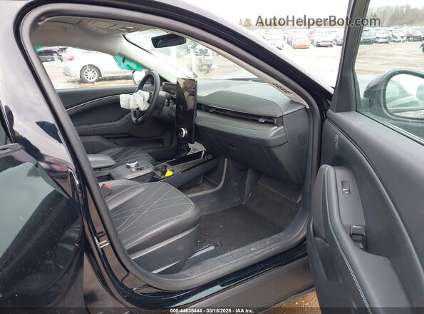 3FMTK1R45RMA16476 2024 FORD MUSTANG MACH-E Black Front interior view