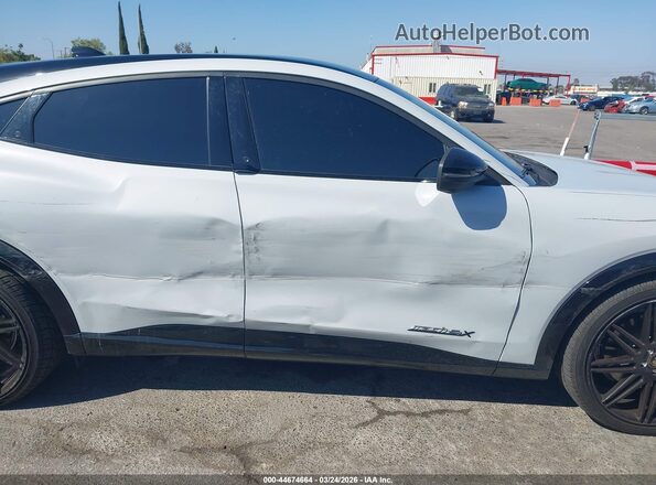 3FMTK2SU2PMB00414 2023 FORD MUSTANG MACH-E White Вид задньої частини салону