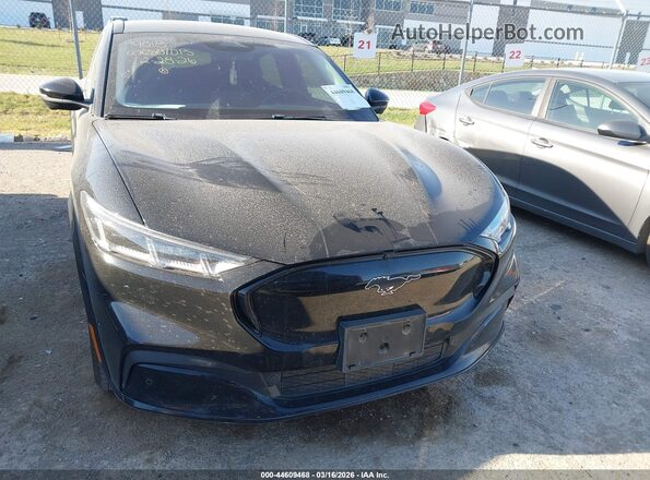 3FMTK3R76MMA23774 2021 FORD MUSTANG MACH-E PREMI Black Widok wnętrza z tyłu
