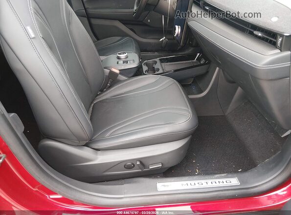 3FMTK3R79PMA54621 2023 FORD MUSTANG MACH-E PREMI Red Widok wnętrza z przodu