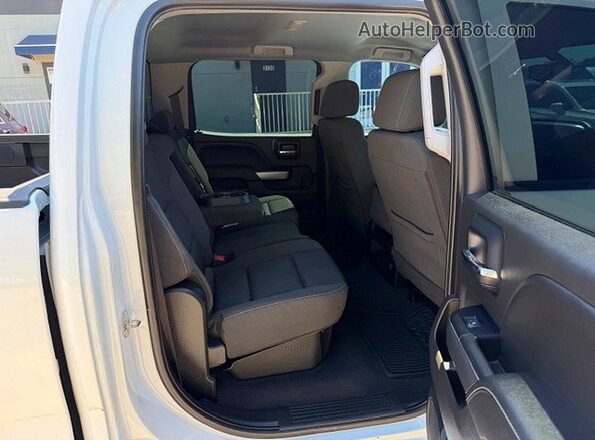 3GCPCRECXJG597832 2018 CHEVROLET SILVERADO Белый Вид задней части салона