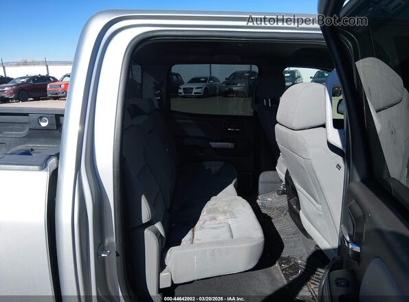 3GCUKREC7JG615161 2018 CHEVROLET SILVERADO Silver Widok naklejki z numerem VIN