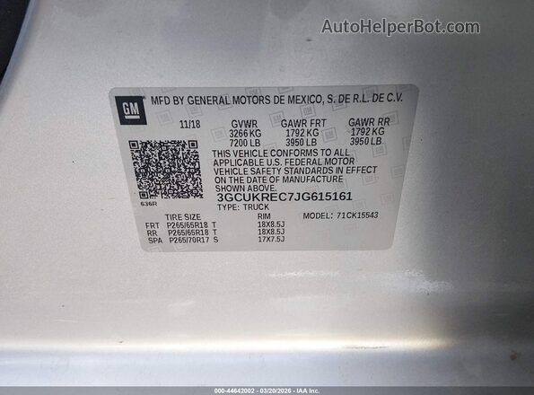3GCUKREC7JG615161 2018 CHEVROLET SILVERADO Silver Widok komory silnika