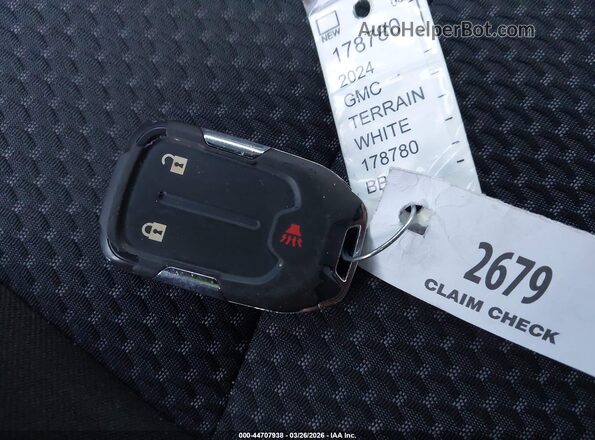 3GKALTEG8RL178780 2024 GMC TERRAIN White Widok deski rozdzielczej