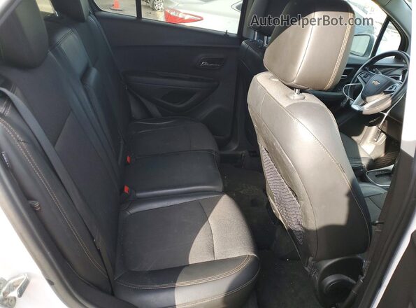 3GNCJPSB7KL332080 2019 CHEVROLET TRAX White Rear seats view