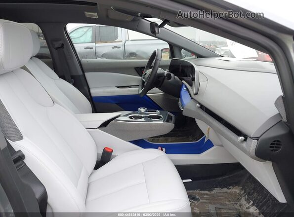 3GYK3BM49TS112103 2026 CADILLAC OPTIQ Серый Вид салона спереди