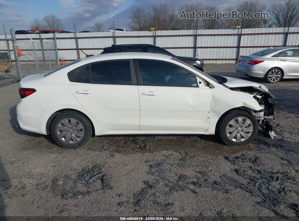 3KPA24AB2KE181733 2019 KIA RIO White Вид задньої частини салону
