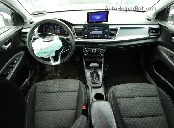 3KPA24AB3JE097337 2018 KIA RIO Белый Вид панели приборов