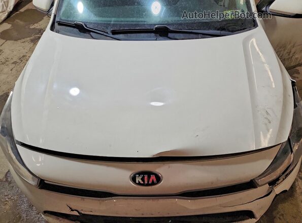 3KPA24AB3JE097337 2018 KIA RIO Белый Вид задней части салона