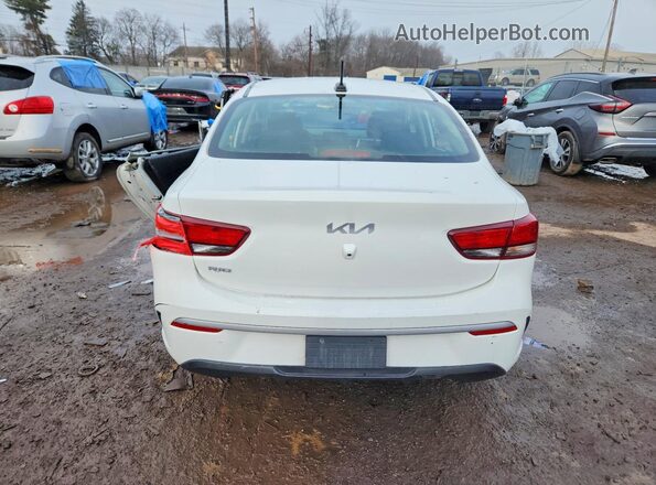 3KPA24AD1NE434594 2022 KIA RIO White Հետևի տեսք