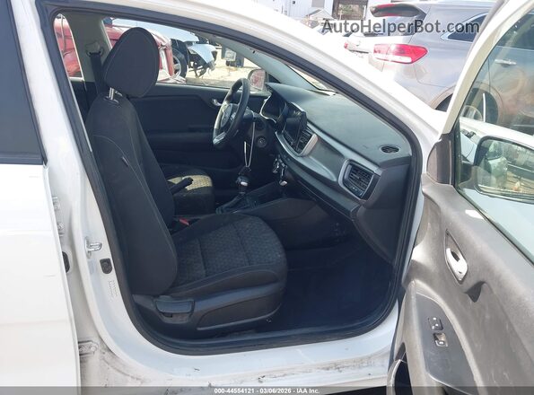 3KPA24AD2ME423845 2021 KIA RIO White წინა სალონის ხედი