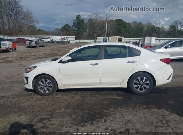 3KPA24AD5PE613126 2023 KIA RIO White Սալոնի 360 աստիճան տեսք
