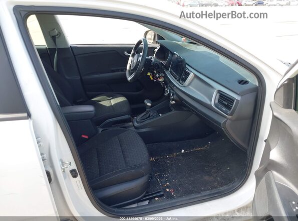 3KPA24AD6ME366291 2021 KIA RIO White Front interior view
