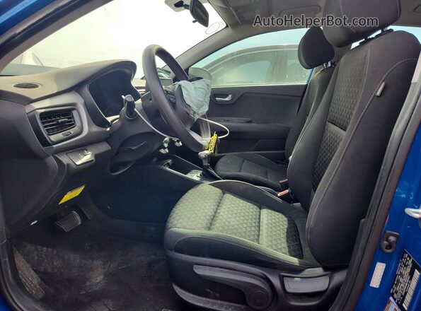 3KPA24AD6ME380465 2021 KIA RIO Blue Front interior view