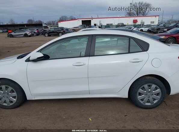 3KPA24AD7ME375730 2021 KIA RIO White 360 interior view