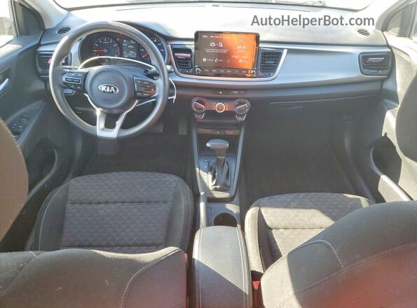 3KPA24AD7ME392818 2021 KIA RIO White Widok deski rozdzielczej