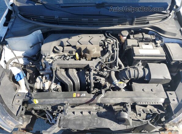 3KPA24AD7ME392818 2021 KIA RIO White Widok wnętrza z tyłu