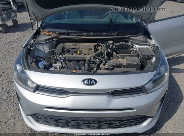 3KPA24AD7ME395587 2021 KIA RIO Silver Вид ззаду